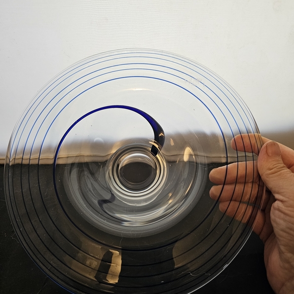 Artisan Glass Plate with Blue Accents‎ - Picture 6 of 6